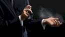 بالخطوات: تعرف على كيفية تثبيت رائحة العطر