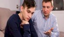 كيف أتعامل مع ابني المراهق إذا أخطأ؟