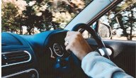 كيف تتعامل مع المواقف الصعبة أثناء القيادة ؟