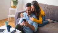 تأثير الهواتف الذكية على العلاقة الزوجية