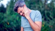ألم الأذن اليمنى مع الفك: الأسباب والعلاج