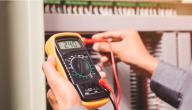 ما هو جهاز الفولتميتر (Voltmeter)؟ كيف ولماذا يُستخدم؟