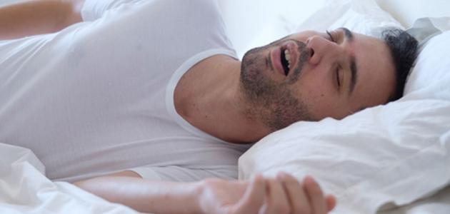 أسباب الكلام أثناء النوم وعلاجه