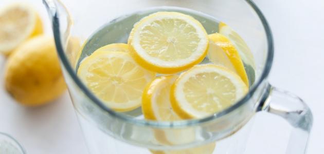 فوائد شرائح الليمون مع الماء