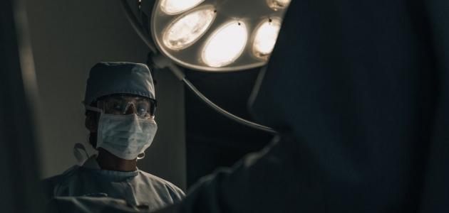 عملية الماء الأبيض في العين