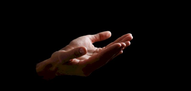 هل يجوز رفع اليدين عند الدعاء