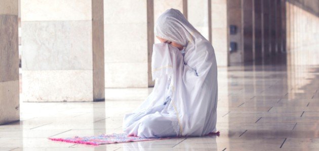 حكم اقامة الصلاة للمرأة