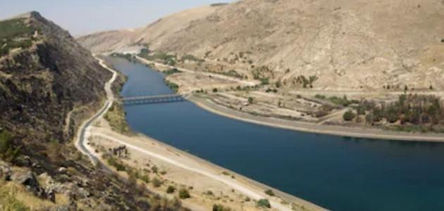 كم دولة يمر بها نهر الفرات