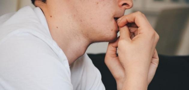 أكل الأظافر: أسبابه وأضراره