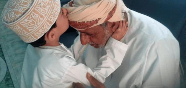 كيفية بر الوالدين في حياتهما