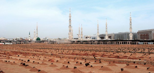 حكم الصلاة في مسجد به قبر
