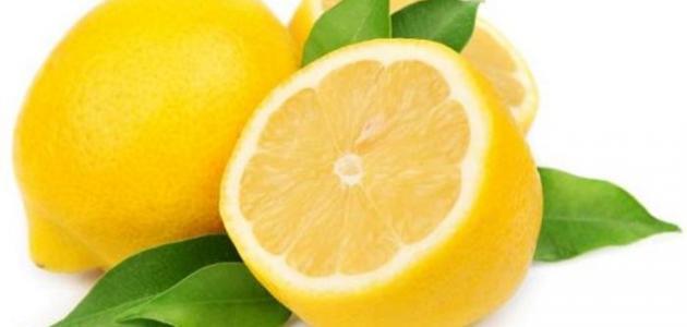 أضرار شرب الماء مع الليمون على الريق