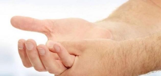 أسباب تنميل اليدين أثناء النوم