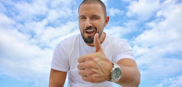 الفرق بين تبييض الأسنان بالليزر والزوم