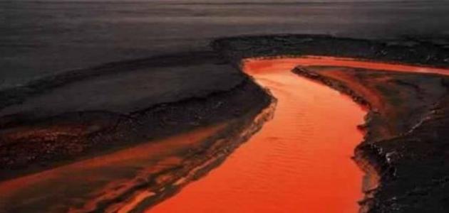 أين يقع النهر الأحمر؟