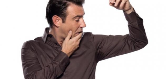 ما سبب رائحة العرق الكريهة؟