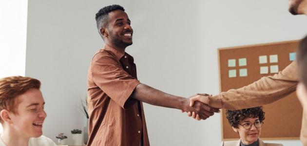 كيف اتعامل مع من لا يحبني في مكان العمل