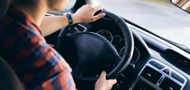 لماذا تشعر بالنعاس أثناء القيادة؟