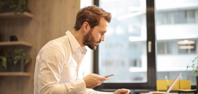كيف تبدو أكثر مهنية في الاجتماعات الأونلاين خلال العمل من المنزل؟