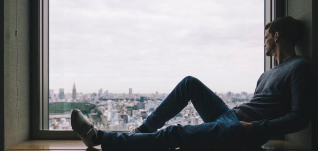 هل من الطبيعي أن أتحدث مع نفسي؟