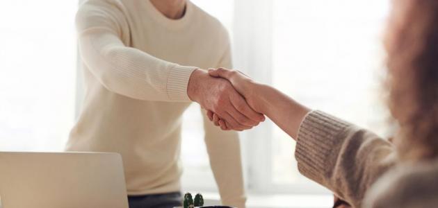 استراتيجية للحفاظ على العملاء وكسب عملاء جدد