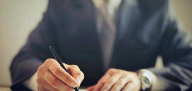 كيف تتخذ قرارا صحيحا بشأن تسريح أحد موظفيك من العمل؟