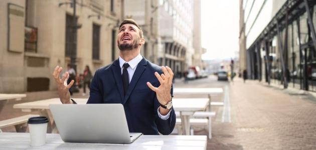 أساليب للسيطرة على العواطف في العمل