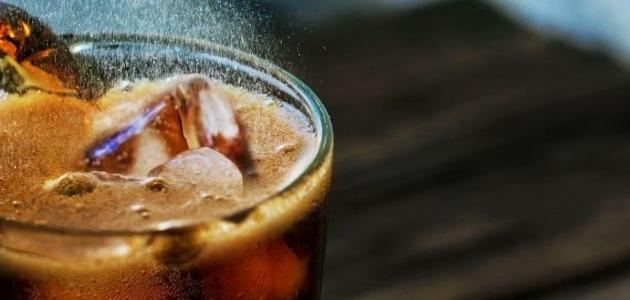 منها الأطعمة، تعرف على أسباب تغير لون الأسنان