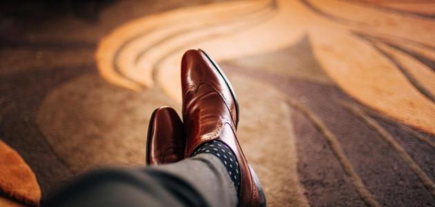لتبدو أكثر أناقة: كيف ترتدي أحذية اللوفر؟