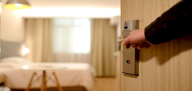 عند السفر: كيف تختار الفندق المناسب؟
