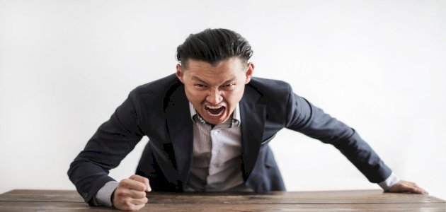 العصبية في العمل وكيف تتغلب عليها