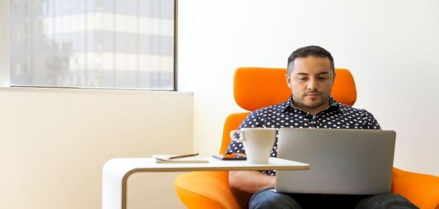 العمل من المنزل إيجابيات تفوق السلبيات