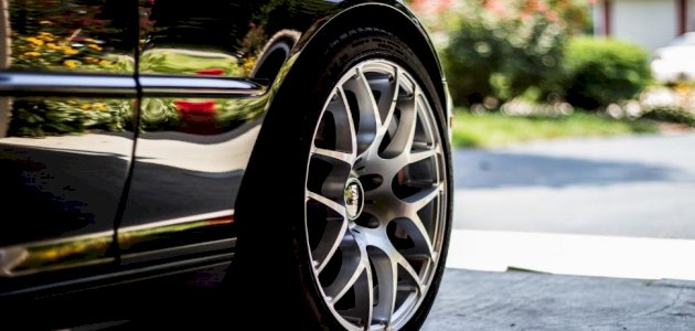 ما هي المسافة التي تقطعها السيارة بإطار مثقوب؟