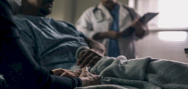 كيف تخبر من تحب أنك تعاني من السرطان؟