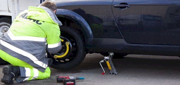 ماذا تفعل إذا دخل برغي في إطار سيارتك؟