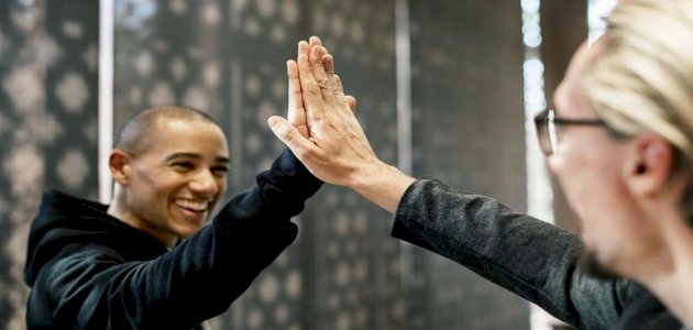 طرق تجعلك تكسب ثقة الآخرين