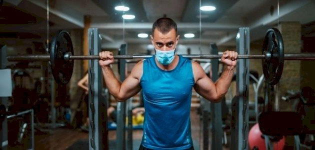 عند ممارسة الرياضة في النادي: هل يجب ارتداء الكمامة؟