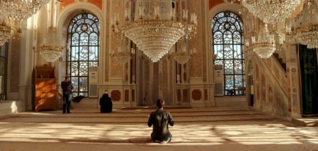 تعرف على حكم الصلاة بالحذاء