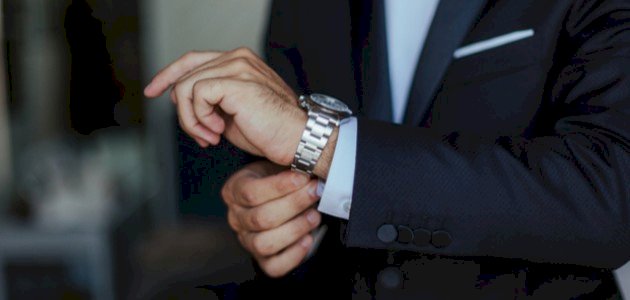 تعرف على إتيكيت ارتداء ساعة اليد للرجل