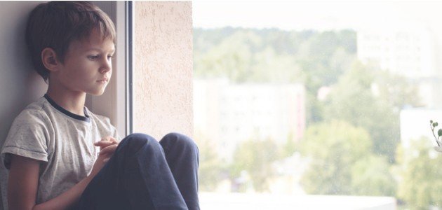 ما أسباب الاكتئاب عند الأطفال؟