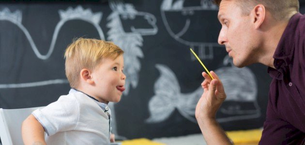 متى يحتاج طفلك لجلسات تخاطب؟
