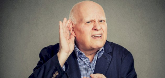 ضعف السمع عند كبار السن: الأسباب والعلاج