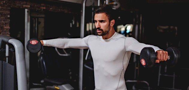 تمرين رفرفة جانبي: كيف تؤديه بشكل سليم؟