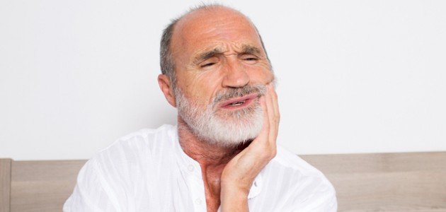 تساقط الأسنان: تعرف على الأسباب والمخاطر