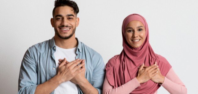 كل ما تود معرفته عن دلالات لغة الجسد عند المرأة
