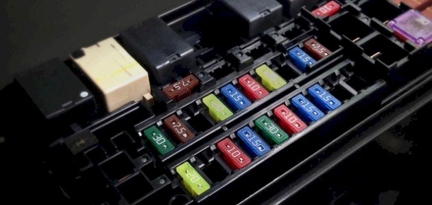 تعرف على مصطلحات علبة فيوزات السيارة