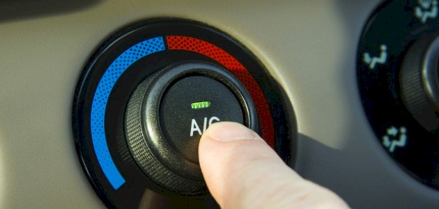 ما سبب عدم تبريد مكيف السيارة أثناء الوقوف؟