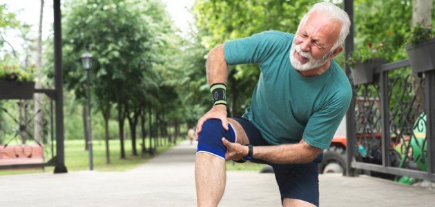 تيبس الركبة، تعرف على أشهر الأعراض وطرق العلاج