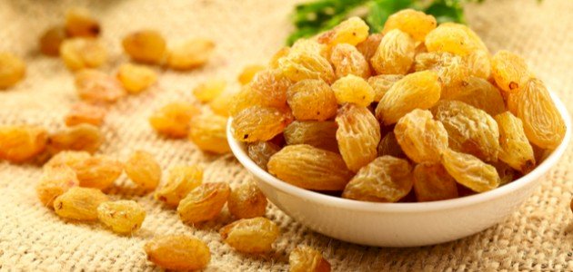 فوائد الزبيب للجنس: هل يزيد حقًا من قدرتك الجنسية؟