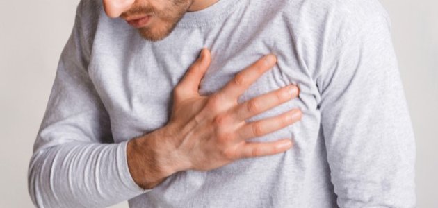 سرطان الثدي عند الرجال: إليك الأعراض وطرق العلاج